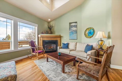 Tiny photo for 3130 NW Colonial Drive, Bend, OR 97703 (MLS # 220217067)