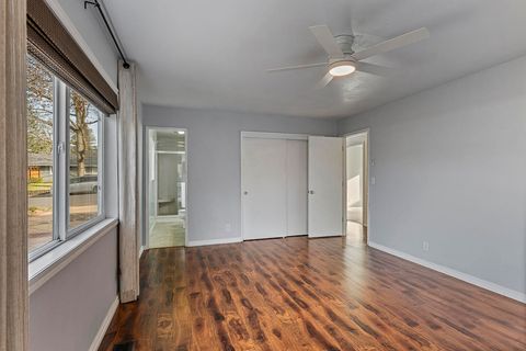 Tiny photo for 2381 Brentwood Street, Medford, OR 97504 (MLS # 220213077)