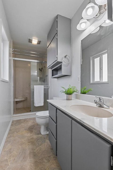 Tiny photo for 2381 Brentwood Street, Medford, OR 97504 (MLS # 220213077)