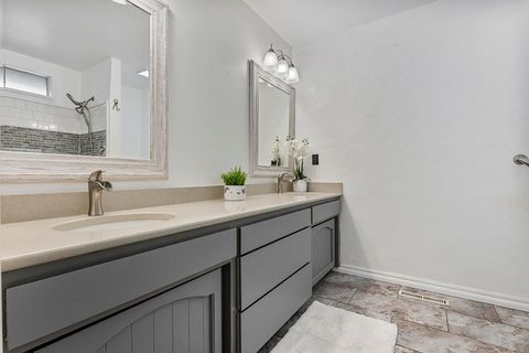 Tiny photo for 2381 Brentwood Street, Medford, OR 97504 (MLS # 220213077)