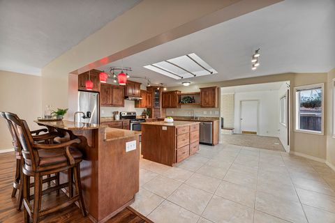 Tiny photo for 2381 Brentwood Street, Medford, OR 97504 (MLS # 220213077)