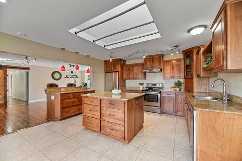 Tiny photo for 2381 Brentwood Street, Medford, OR 97504 (MLS # 220213077)