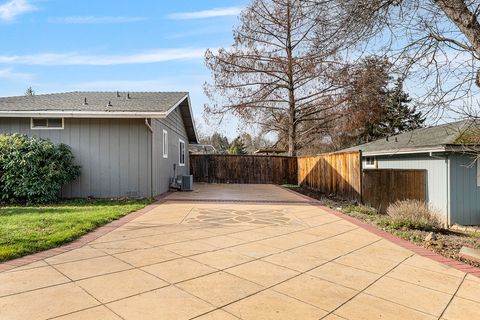 Tiny photo for 2381 Brentwood Street, Medford, OR 97504 (MLS # 220213077)