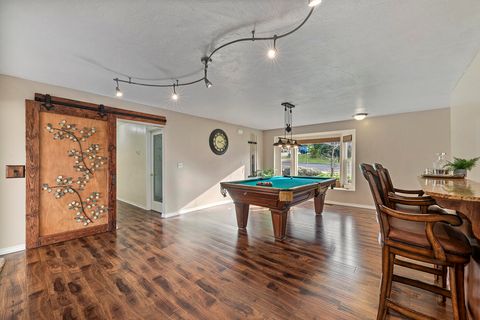 Tiny photo for 2381 Brentwood Street, Medford, OR 97504 (MLS # 220213077)