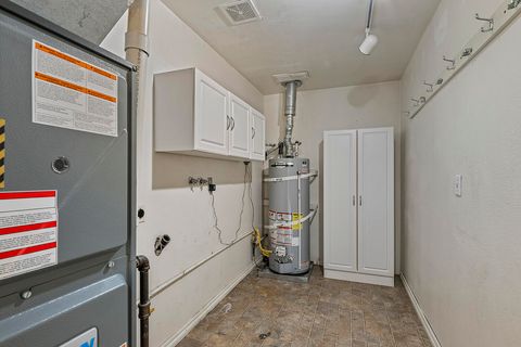 Tiny photo for 2381 Brentwood Street, Medford, OR 97504 (MLS # 220213077)