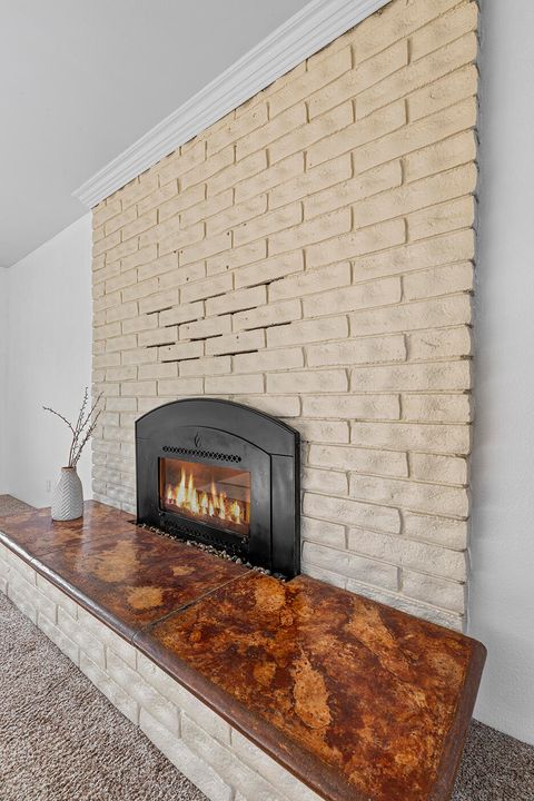 Tiny photo for 2381 Brentwood Street, Medford, OR 97504 (MLS # 220213077)