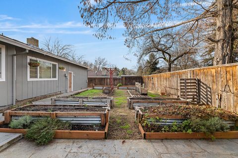 Tiny photo for 2381 Brentwood Street, Medford, OR 97504 (MLS # 220213077)