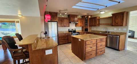 Tiny photo for 2381 Brentwood Street, Medford, OR 97504 (MLS # 220213077)