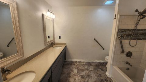 Tiny photo for 2381 Brentwood Street, Medford, OR 97504 (MLS # 220213077)