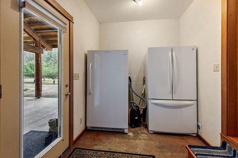 Tiny photo for 2245 Colestin Road, Ashland, OR 97520 (MLS # 220220182)