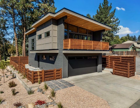 Photo of 1530 NE 6th Street, Bend, OR 97701 (MLS # 220228317)