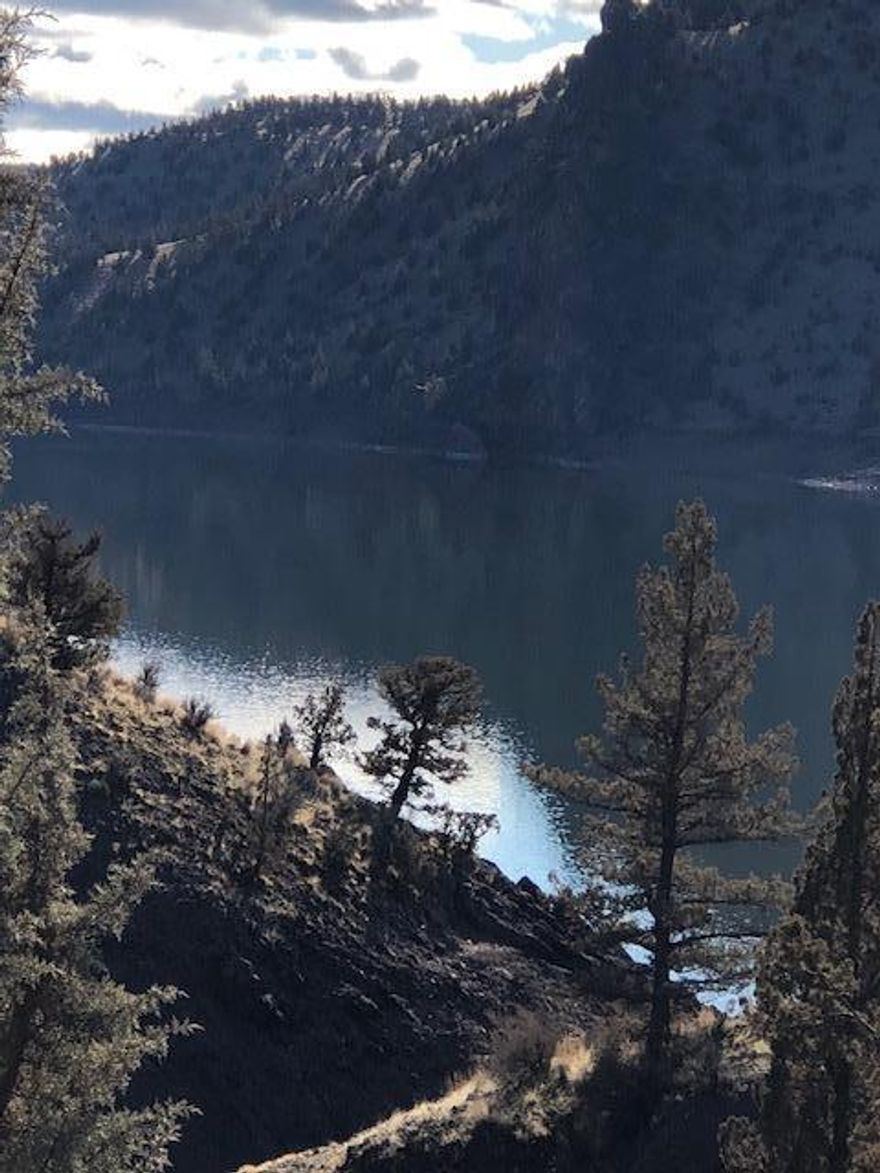 Stunning views of the Prineville Reservoir from this 1.02 acre property. Build your home in this quiet, private community with protective CCR's to preserve values. Close to public boat ramp in an area of nice homes. A must see property!