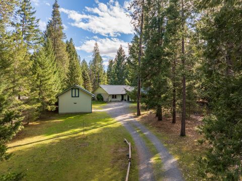 Photo of 244 Riessen Road, Grants Pass, OR 97526 (MLS # 220217183)
