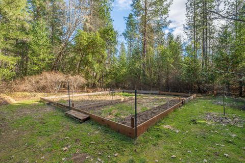 Tiny photo for 244 Riessen Road, Grants Pass, OR 97526 (MLS # 220217183)