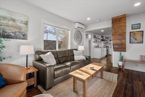 Tiny photo for 533 SW 4th Street, Redmond, OR 97756 (MLS # 220212555)