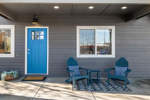 Tiny photo for 533 SW 4th Street, Redmond, OR 97756 (MLS # 220212555)