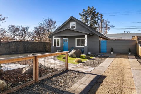 Tiny photo for 533 SW 4th Street, Redmond, OR 97756 (MLS # 220212555)