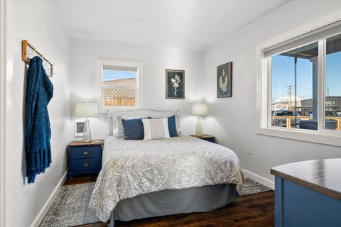 Tiny photo for 533 SW 4th Street, Redmond, OR 97756 (MLS # 220212555)