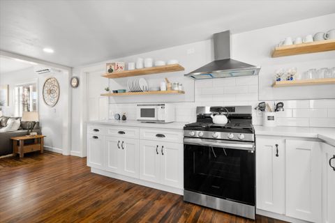 Tiny photo for 533 SW 4th Street, Redmond, OR 97756 (MLS # 220212555)