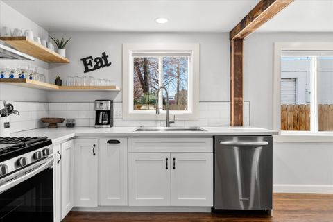 Tiny photo for 533 SW 4th Street, Redmond, OR 97756 (MLS # 220212555)