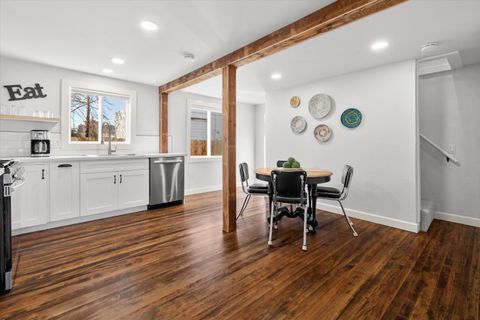 Tiny photo for 533 SW 4th Street, Redmond, OR 97756 (MLS # 220212555)