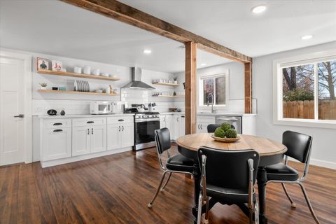 Tiny photo for 533 SW 4th Street, Redmond, OR 97756 (MLS # 220212555)