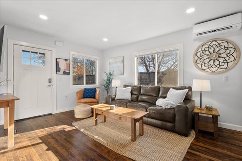 Tiny photo for 533 SW 4th Street, Redmond, OR 97756 (MLS # 220212555)