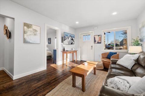 Tiny photo for 533 SW 4th Street, Redmond, OR 97756 (MLS # 220212555)