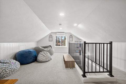 Tiny photo for 533 SW 4th Street, Redmond, OR 97756 (MLS # 220212555)