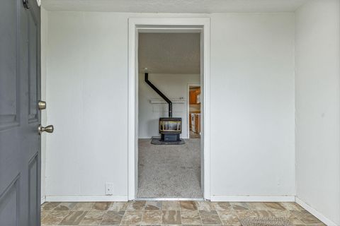 Tiny photo for 1141 SE Lewis Street, Dallas, OR 97338 (MLS # 220212998)