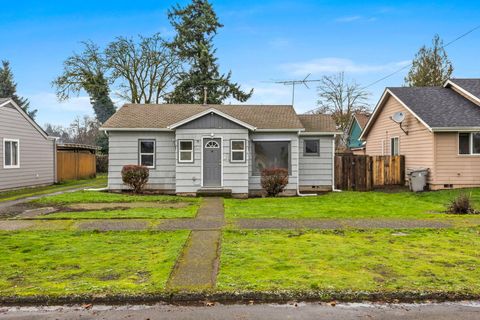 Photo of 1141 SE Lewis Street, Dallas, OR 97338 (MLS # 220212998)