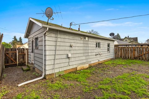 Tiny photo for 1141 SE Lewis Street, Dallas, OR 97338 (MLS # 220212998)