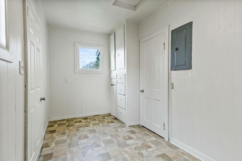 Tiny photo for 1141 SE Lewis Street, Dallas, OR 97338 (MLS # 220212998)