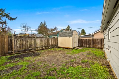 Tiny photo for 1141 SE Lewis Street, Dallas, OR 97338 (MLS # 220212998)