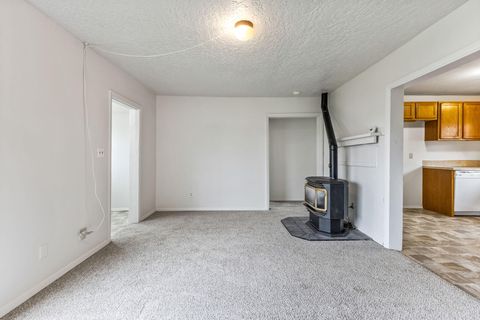 Tiny photo for 1141 SE Lewis Street, Dallas, OR 97338 (MLS # 220212998)