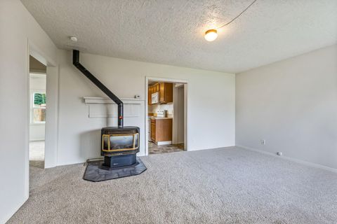 Tiny photo for 1141 SE Lewis Street, Dallas, OR 97338 (MLS # 220212998)