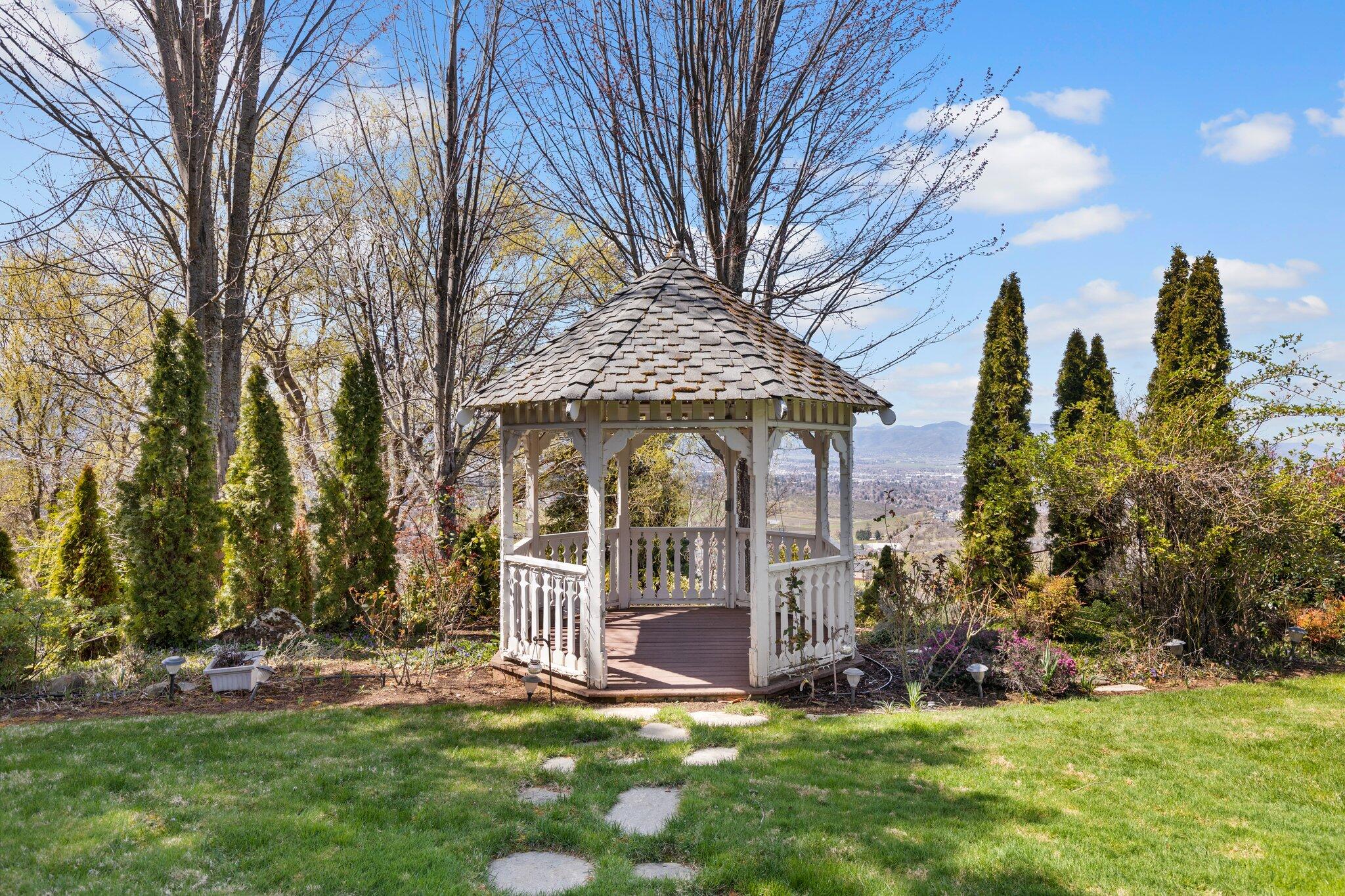 Uplands Phase Iv, The - Residential