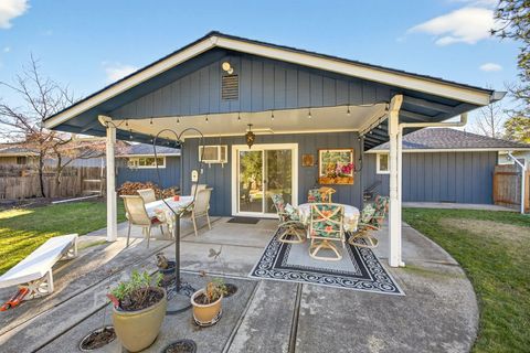 Tiny photo for 201 S Rose Street, Phoenix, OR 97535 (MLS # 220213988)