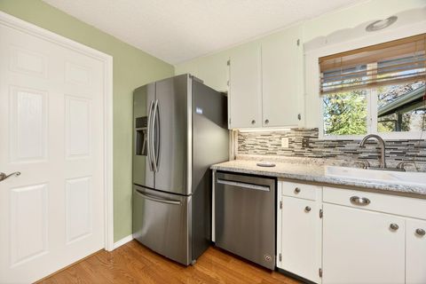 Tiny photo for 201 S Rose Street, Phoenix, OR 97535 (MLS # 220213988)