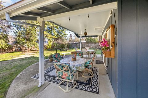 Tiny photo for 201 S Rose Street, Phoenix, OR 97535 (MLS # 220213988)