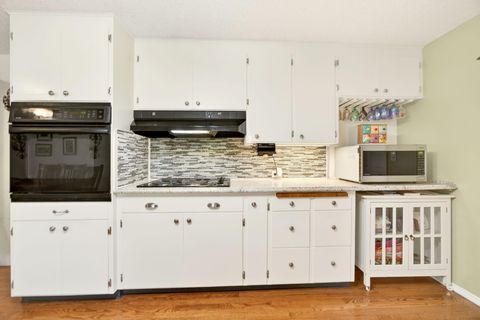 Tiny photo for 201 S Rose Street, Phoenix, OR 97535 (MLS # 220213988)