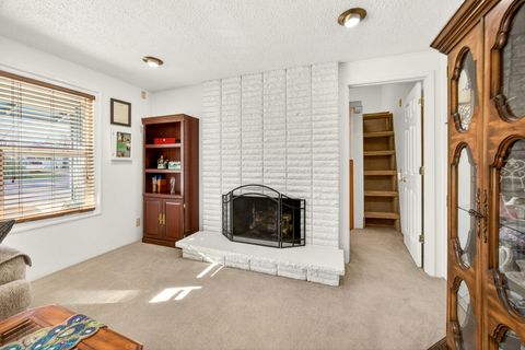 Tiny photo for 201 S Rose Street, Phoenix, OR 97535 (MLS # 220213988)