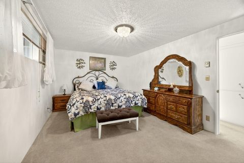 Tiny photo for 201 S Rose Street, Phoenix, OR 97535 (MLS # 220213988)