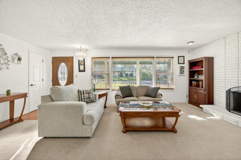 Tiny photo for 201 S Rose Street, Phoenix, OR 97535 (MLS # 220213988)