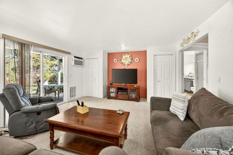 Tiny photo for 201 S Rose Street, Phoenix, OR 97535 (MLS # 220213988)