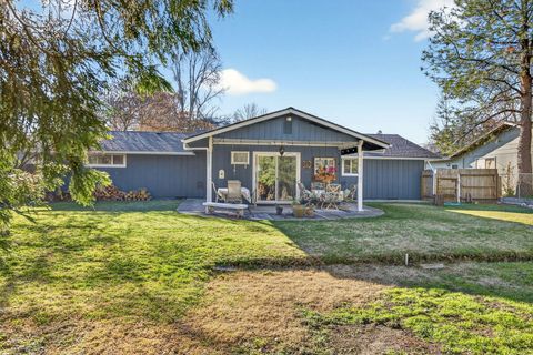 Tiny photo for 201 S Rose Street, Phoenix, OR 97535 (MLS # 220213988)