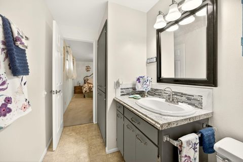 Tiny photo for 201 S Rose Street, Phoenix, OR 97535 (MLS # 220213988)