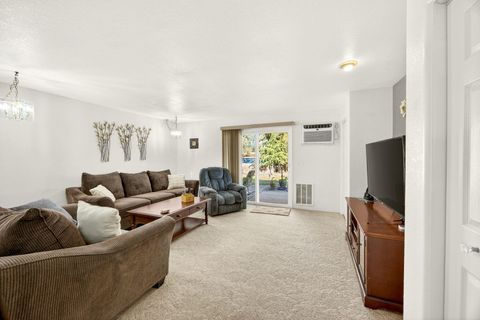 Tiny photo for 201 S Rose Street, Phoenix, OR 97535 (MLS # 220213988)