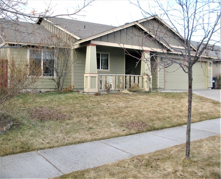 Single level 3 bedroom 2 bath home in the desirable Fairhaven area! One block from the park, very close to the schools!
Well kept home with vaulted ceiling and open floor plan! Master bedroom separation! 
Natural gas forced air with central A/C!
Sliding glass door to the back yard, fenced back yard and landscaped all around!