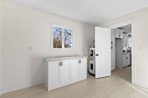 Tiny photo for 885 Mountain View Drive, Eagle Point, OR 97524 (MLS # 220212607)